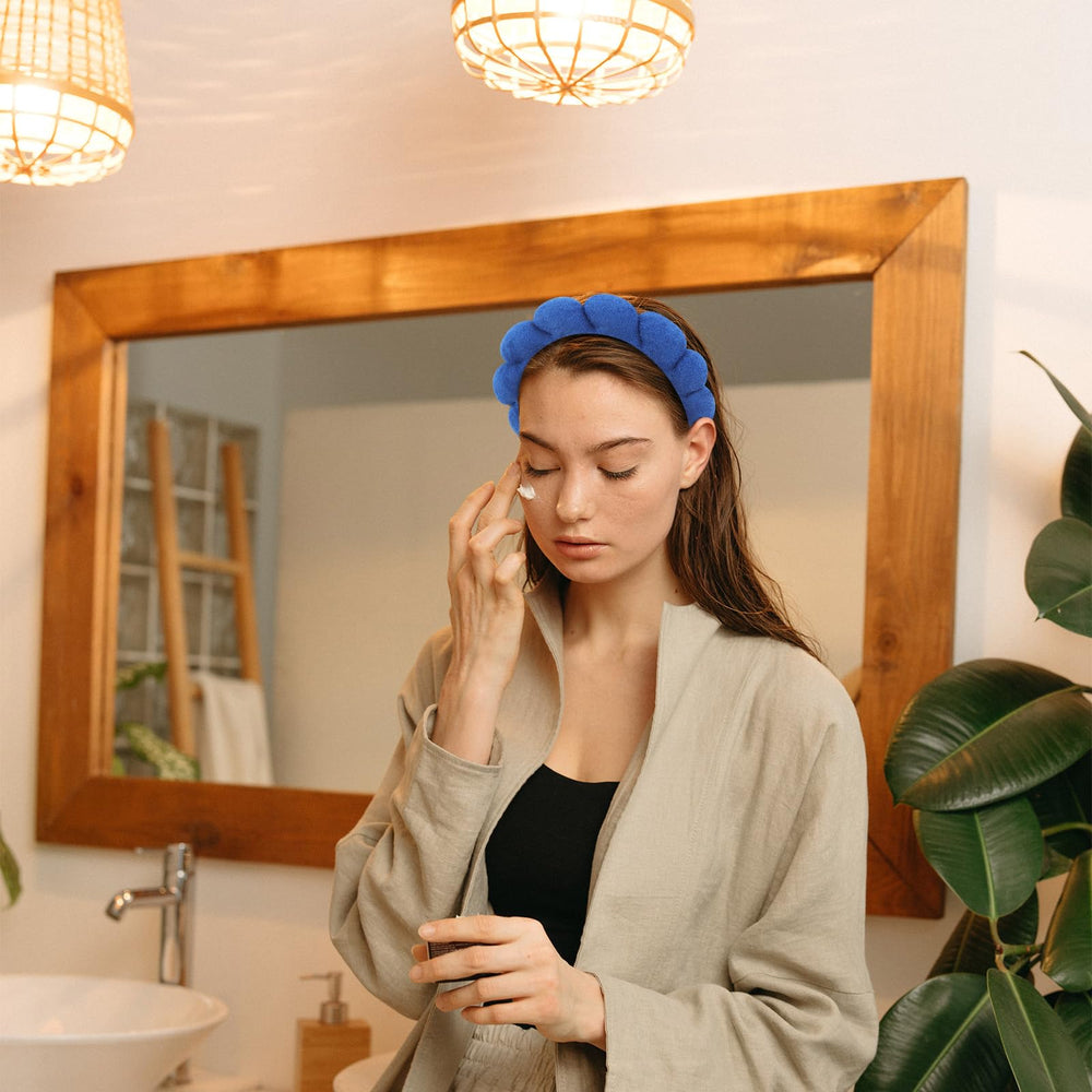 ACO-UINT headband in use during face wash keeping hair dry and out of eyes