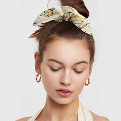 ACO-UINT worn in a high ponytail demonstrating strong hold for thick hair comfort