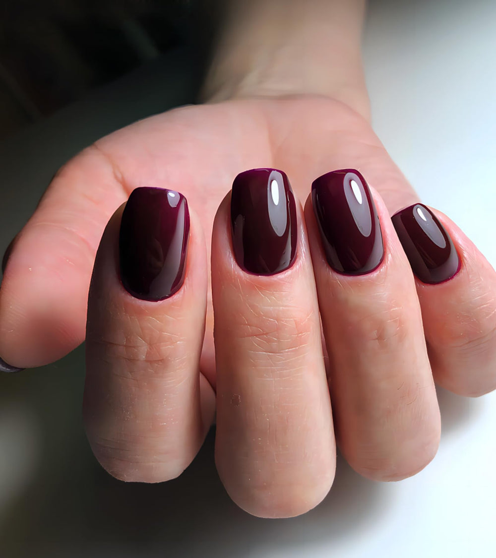 Aegenacess cuticle pusher and file detail for neat preparation