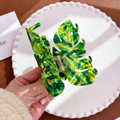 Agirlvct clip securing a loose bun with comfortable, even pressure