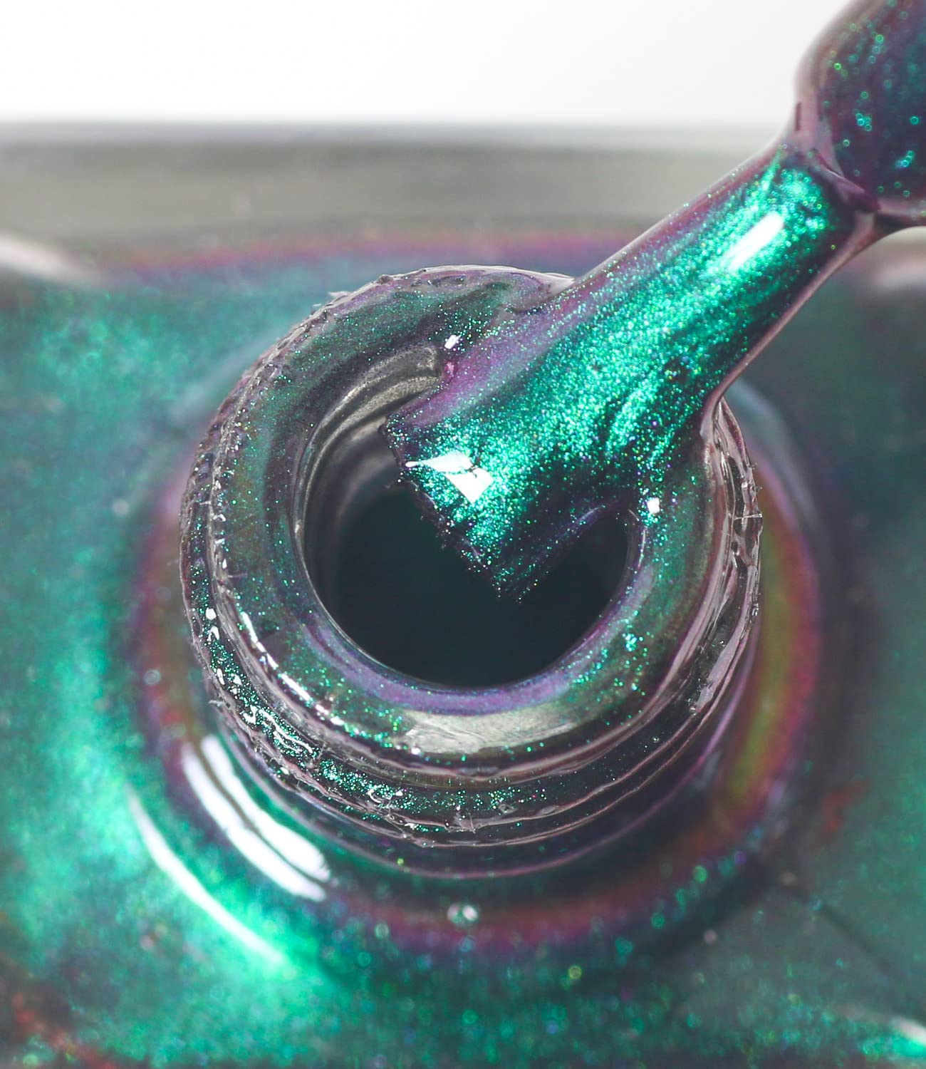 AILALUO nail art gradient overlay illustrating layered iridescent effects