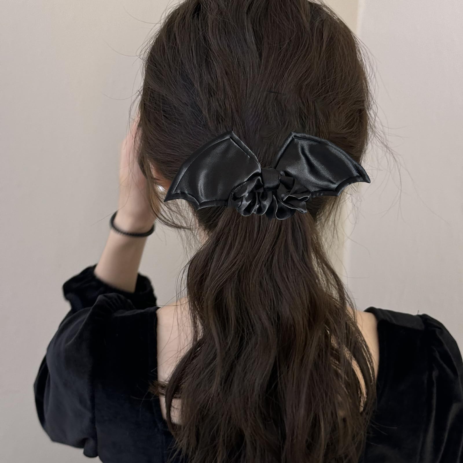 AIUPUOC scrunchie worn in a high ponytail demonstrating secure hold and stylish look