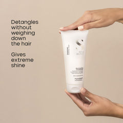 ALFAPARF MILANO shampoo lather demonstrating gentle cleansing benefit