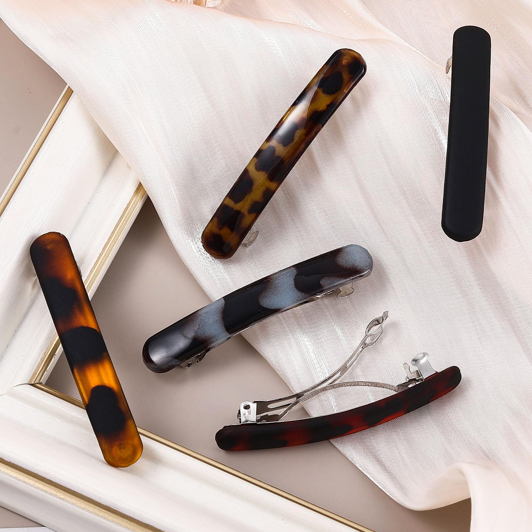 Alpinleux five clips arranged in packaging ready to gift or organize accessories