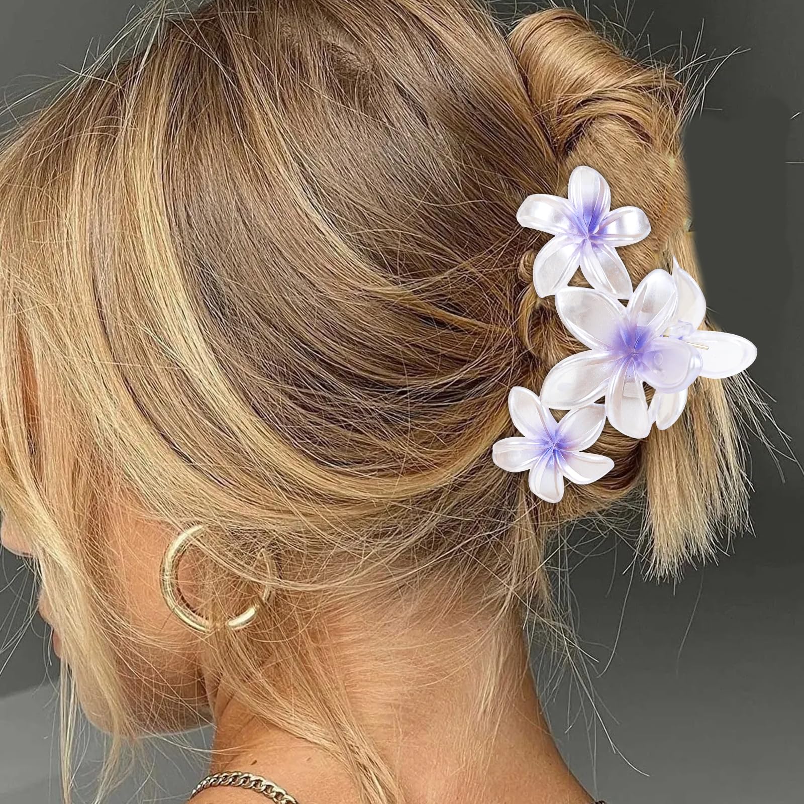 Amariver in hair half-up style demonstrating grip and effortless styling benefit