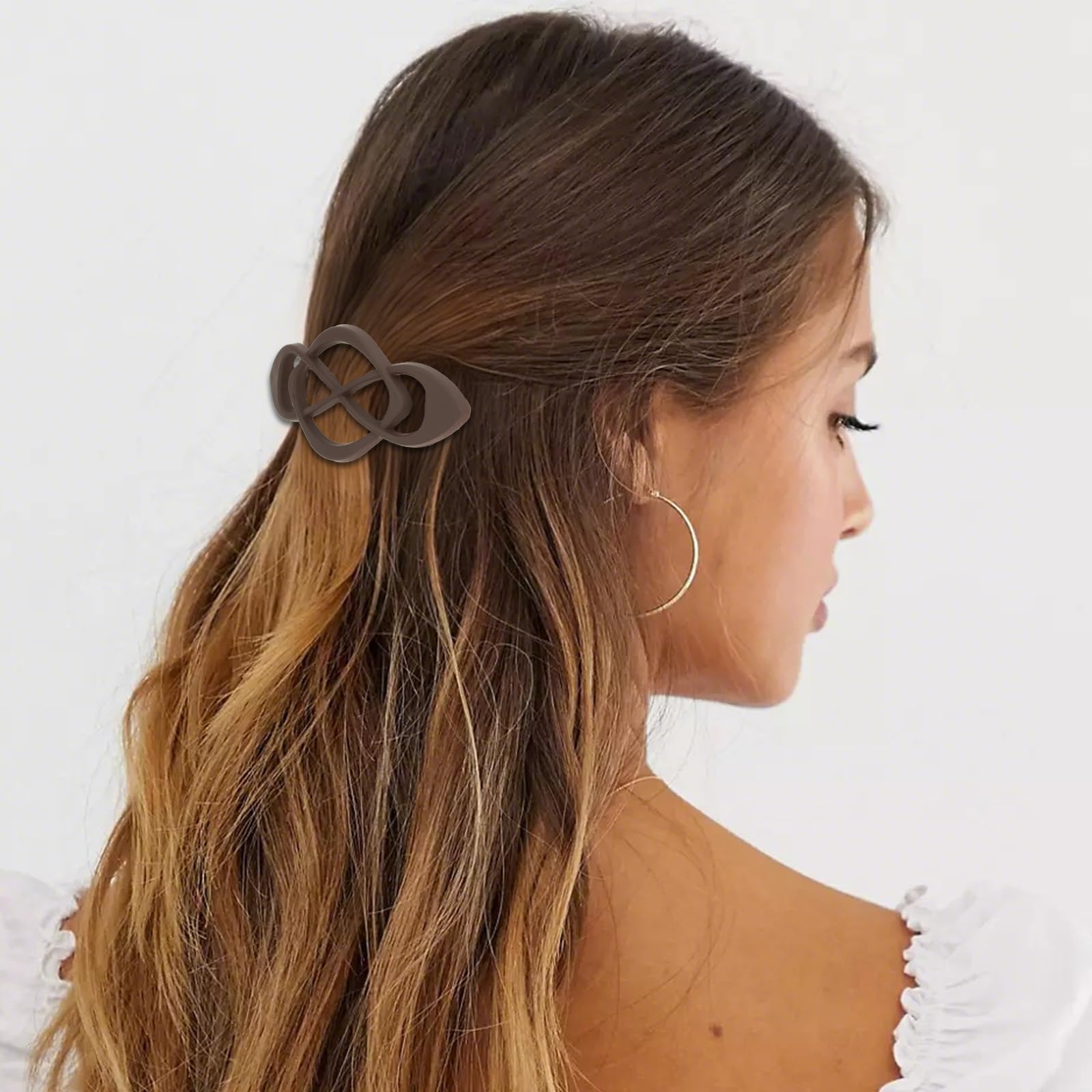 Amariver clip holding half-up hairstyle demonstrating tidy hold benefit