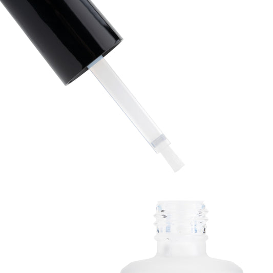APRÉS pH Bonder applied with dropper on a wipe demonstrating quick application benefit