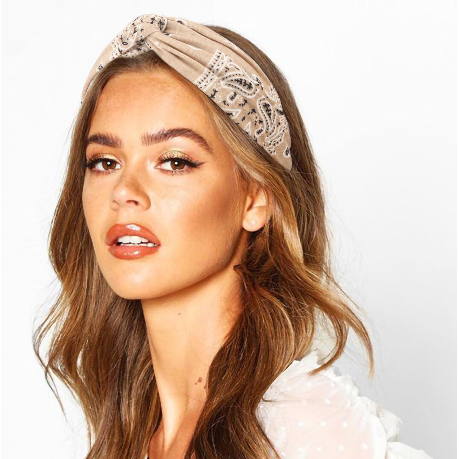 AQOKKA knotted front style close-up adding fashionable detail and secure fit