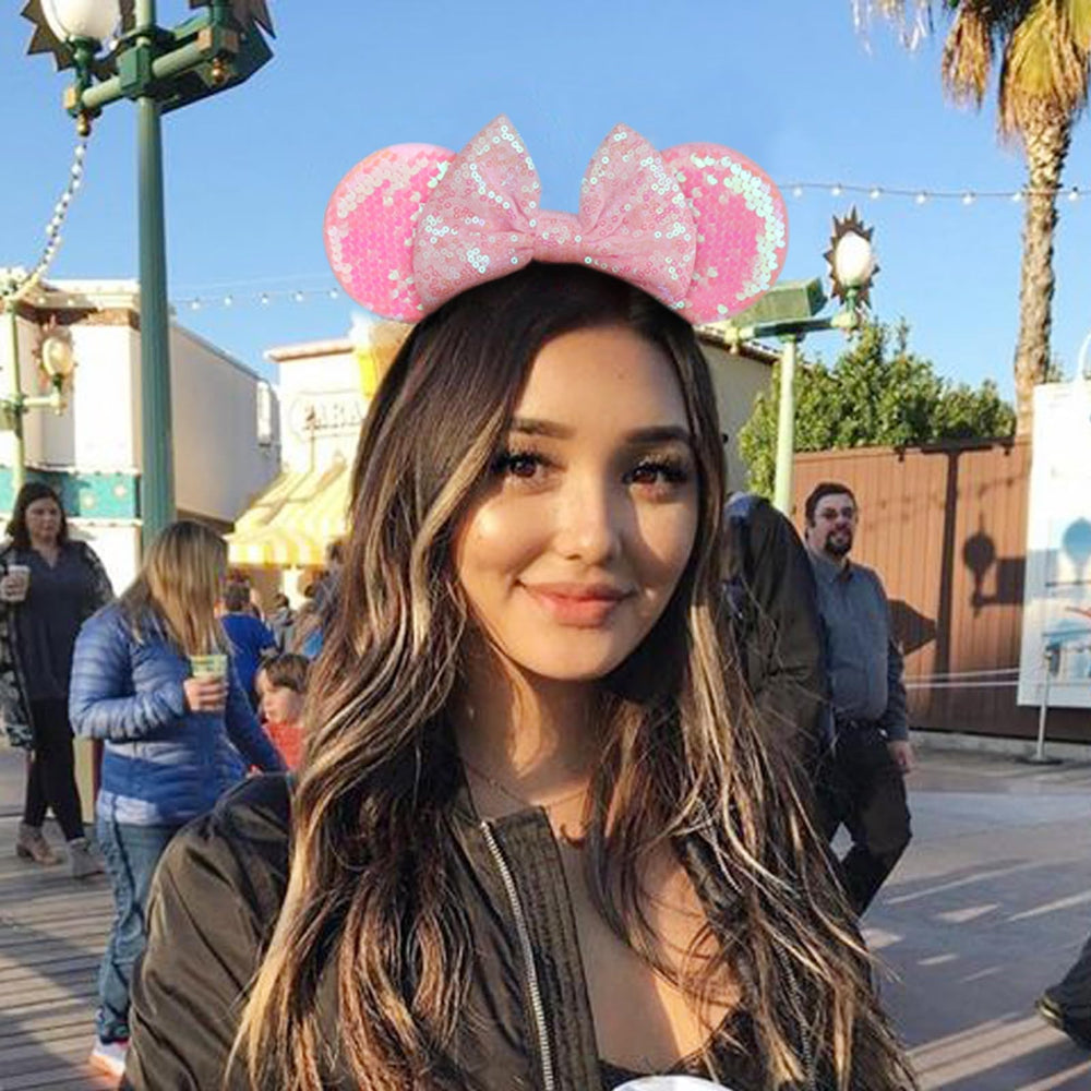 AQOKKA headband in party scene showing festive look and photo-ready appeal