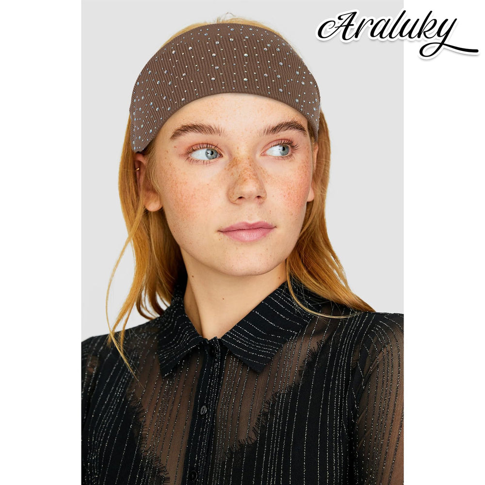 Araluky side profile on model showing wide-band coverage and gentle hair control benefit
