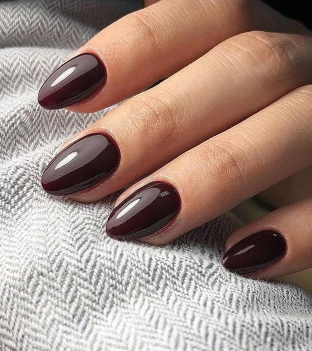Artquee almond shape detail showing smooth curve and comfortable fit benefit