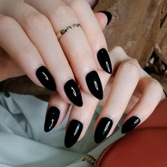 Artquee close-up of glossy gel finish highlighting smooth surface and salon-quality sheen