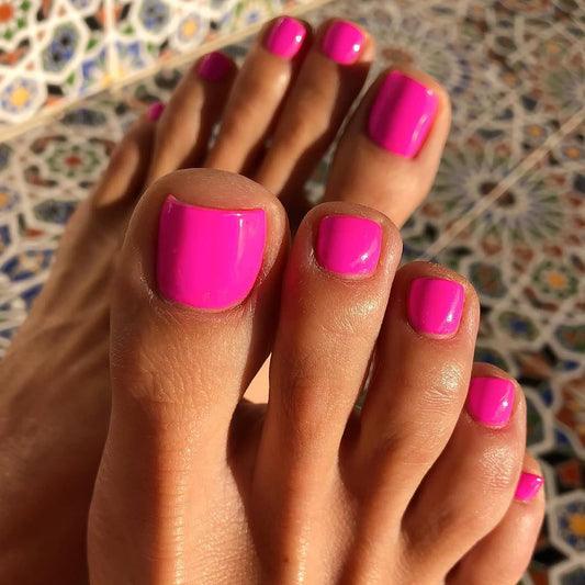 Artquee glossy surface close-up highlighting high-shine, chip resistance