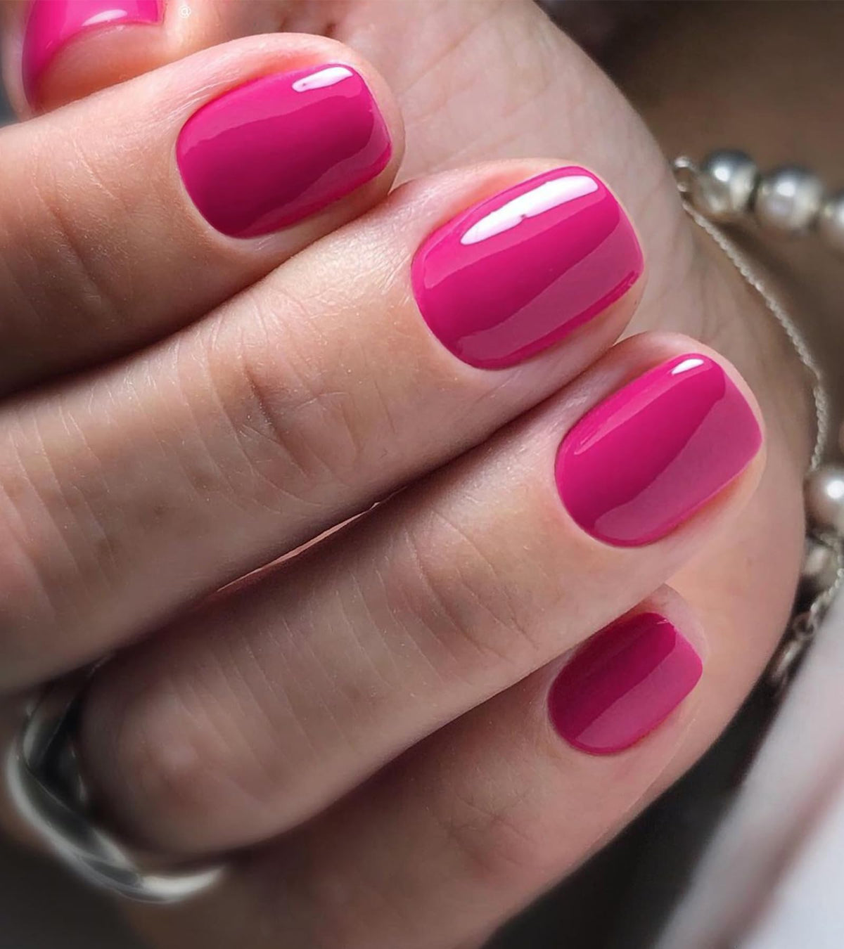 Artquee front packaging showing 30-piece hot pink kit and quick application benefit