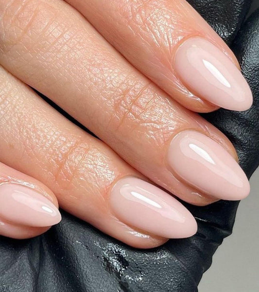 Artquee front packaging displaying 32-piece kit and easy-at-home manicure benefit