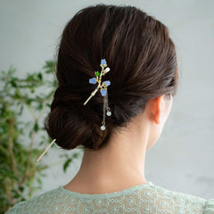 Arvintas design variation display with flower and moonstone accents for styling versatility benefits