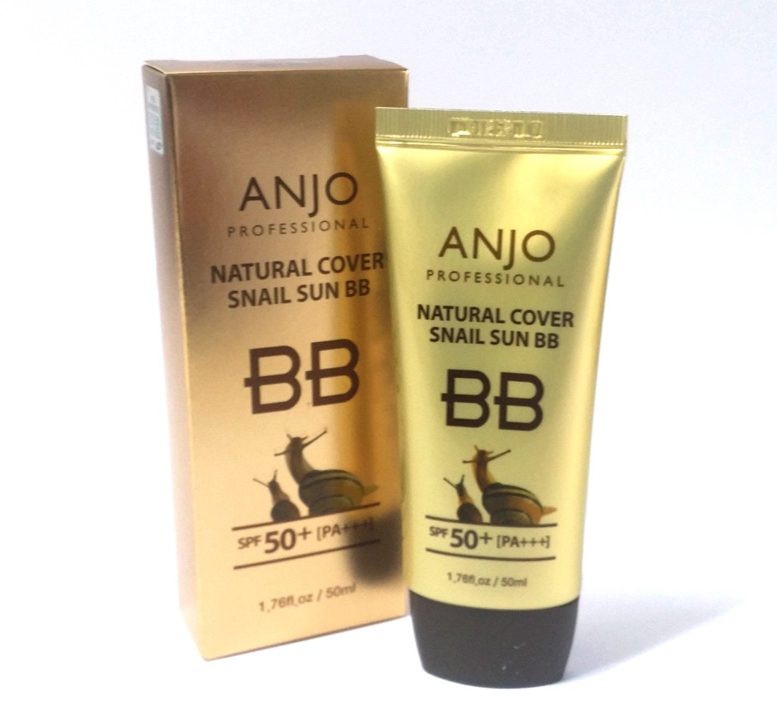 ARZER texture close-up of creamy snail BB formula highlighting smooth hydration and blendability