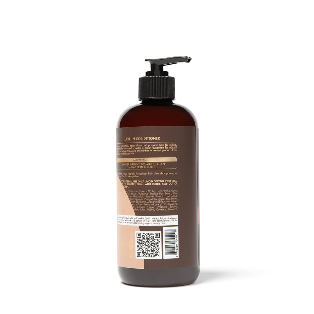 As I Am product in use detangling hair for easier styling