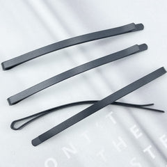 Aswewamt pins scattered on table, convenient large pack for stylists
