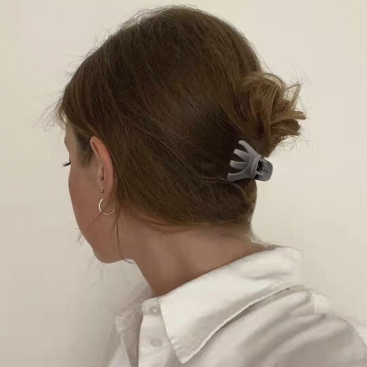 Atoden clip matte plastic texture close-up highlighting gentle hold without hair dents