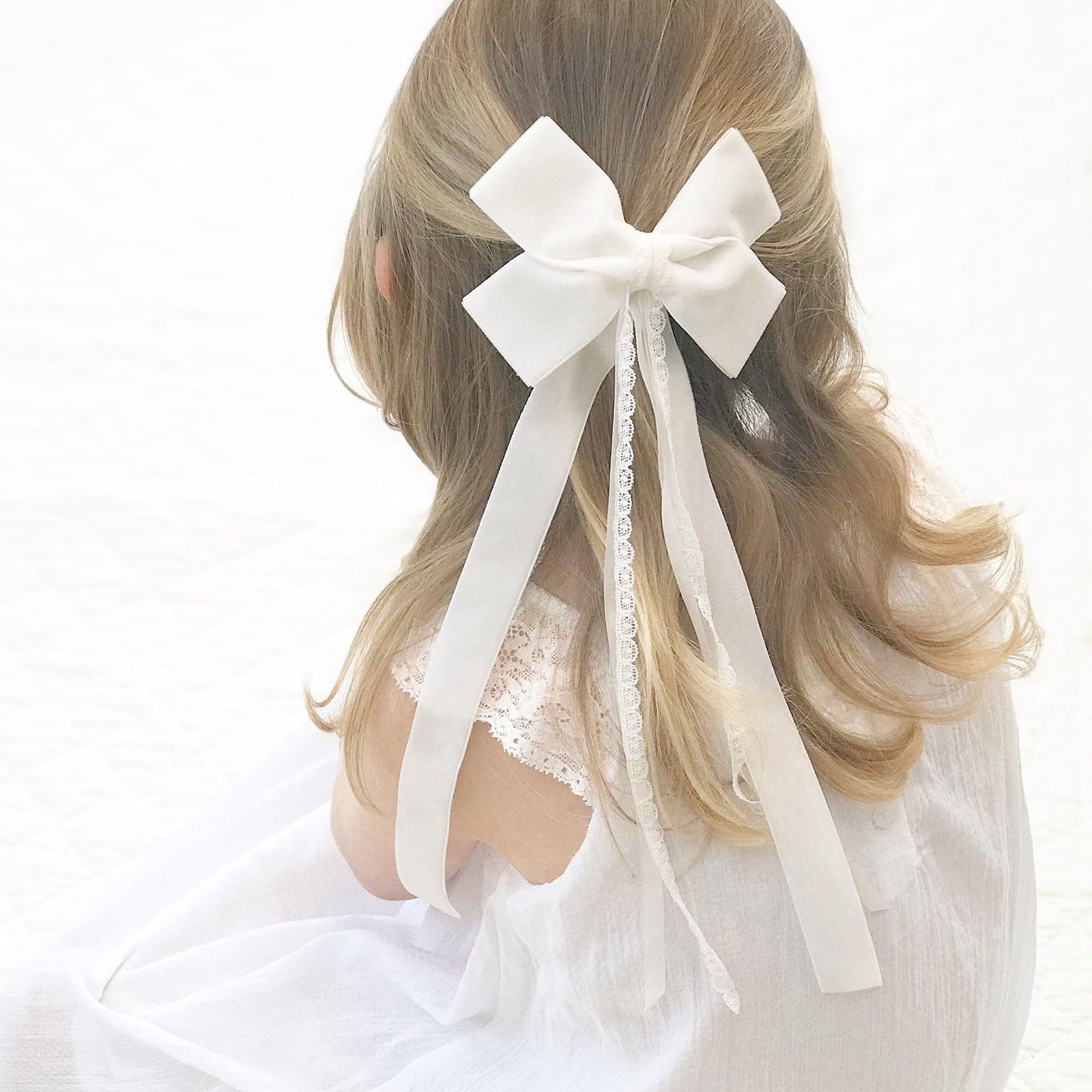 AUEAR barrette holding thick hair securely, demonstrating strong grip benefit