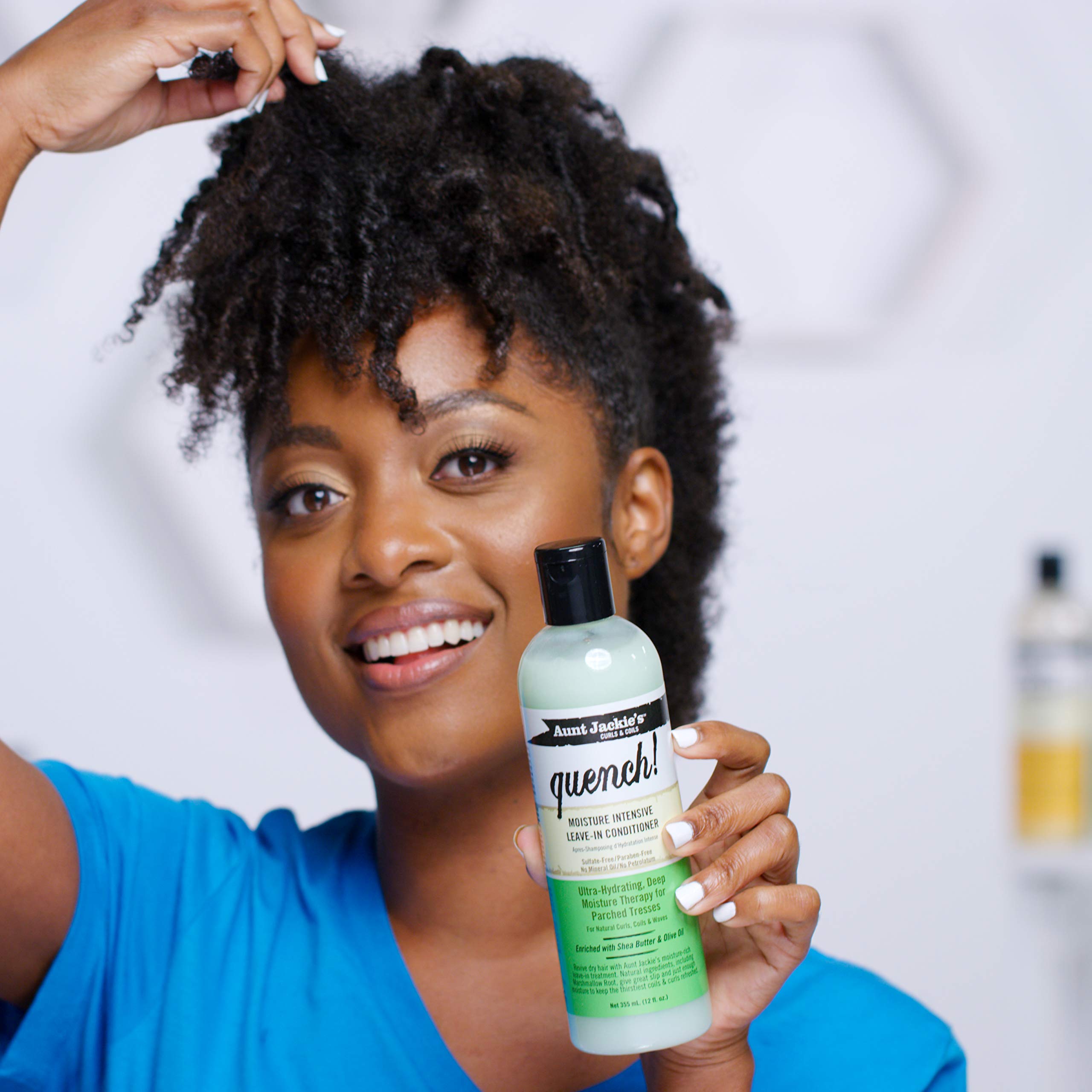 Aunt Jackie's before and after detangling demonstrating reduced frizz