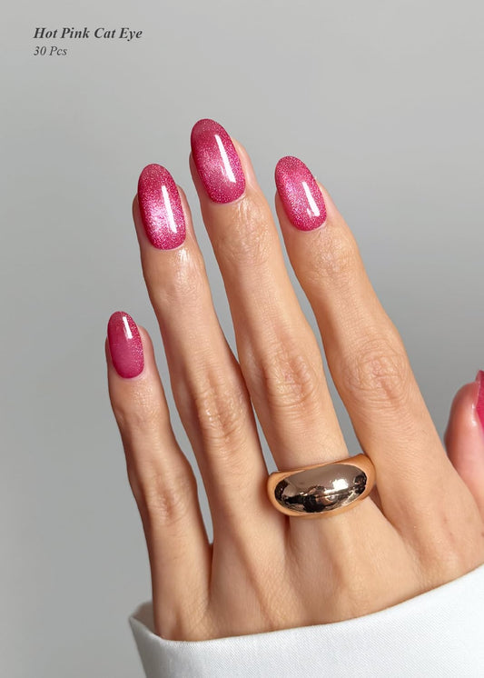 AutyaMee close-up of cat eye polish effect displaying glossy shimmer and depth