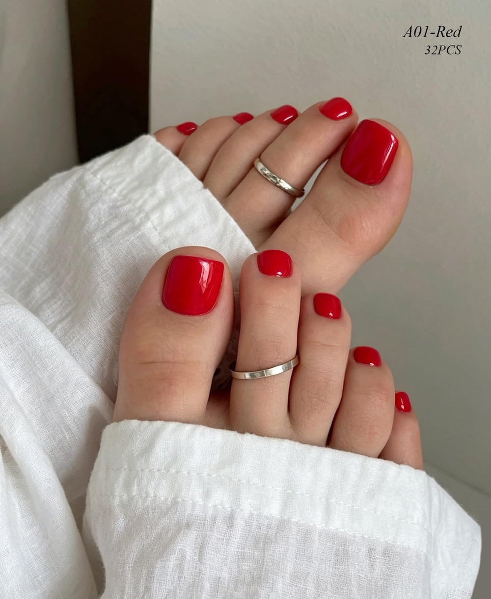 AutyaMee applied on toes in a beach setting showing polished look benefit