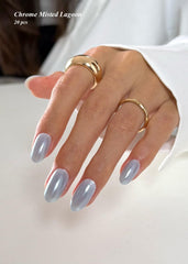 AutyaMee scale comparison on natural nails illustrating full coverage fit