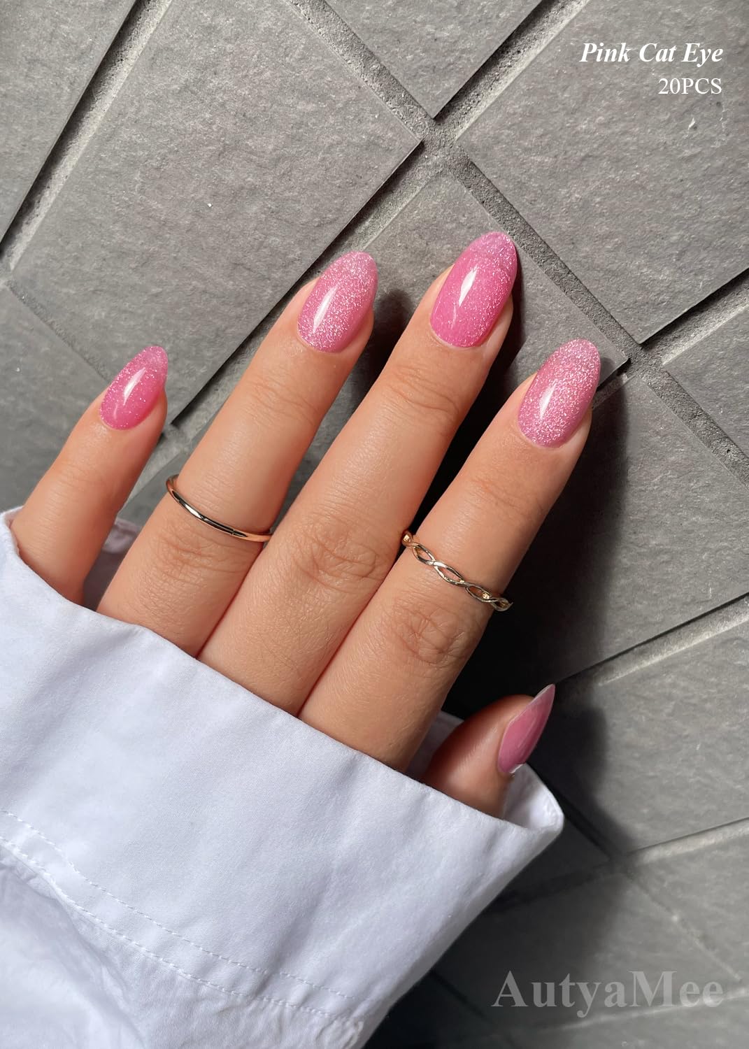 AutyaMee close-up of gel strip texture highlighting depth and easy placement benefit