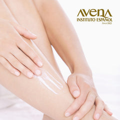 Avena Instituto Español applied to forearm illustrating quick-absorbing hydration benefit