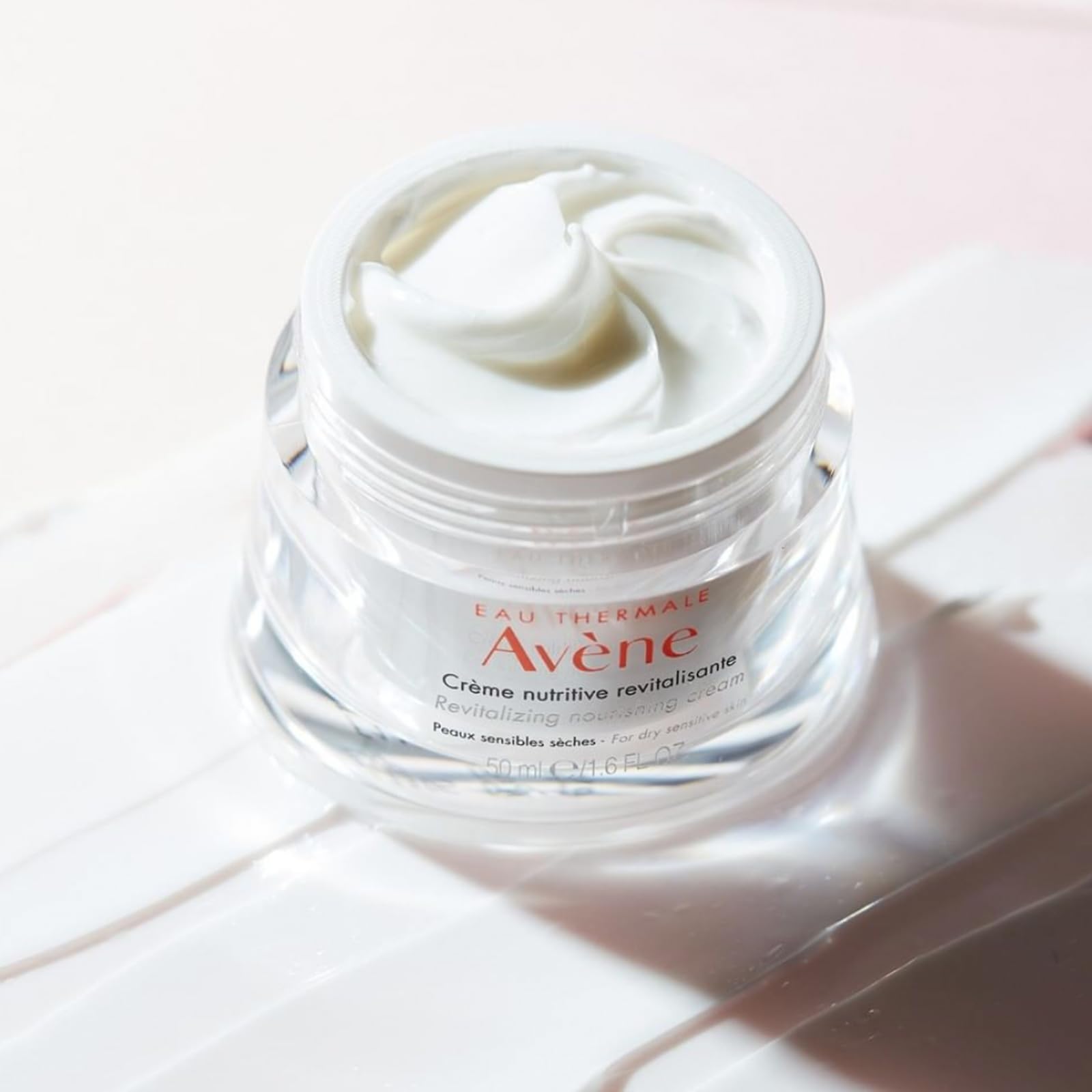 Avène cream texture swatch on skin demonstrating rich hydration benefit