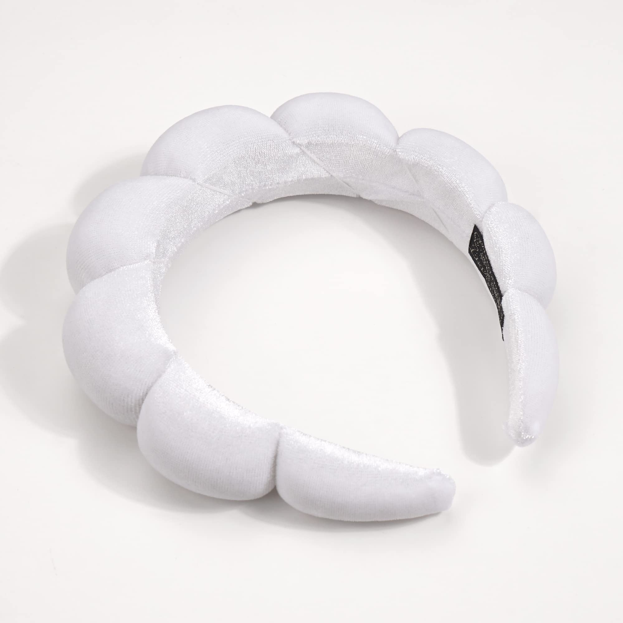 Ayesha headband in use washing face keeps hair dry and tidy benefit
