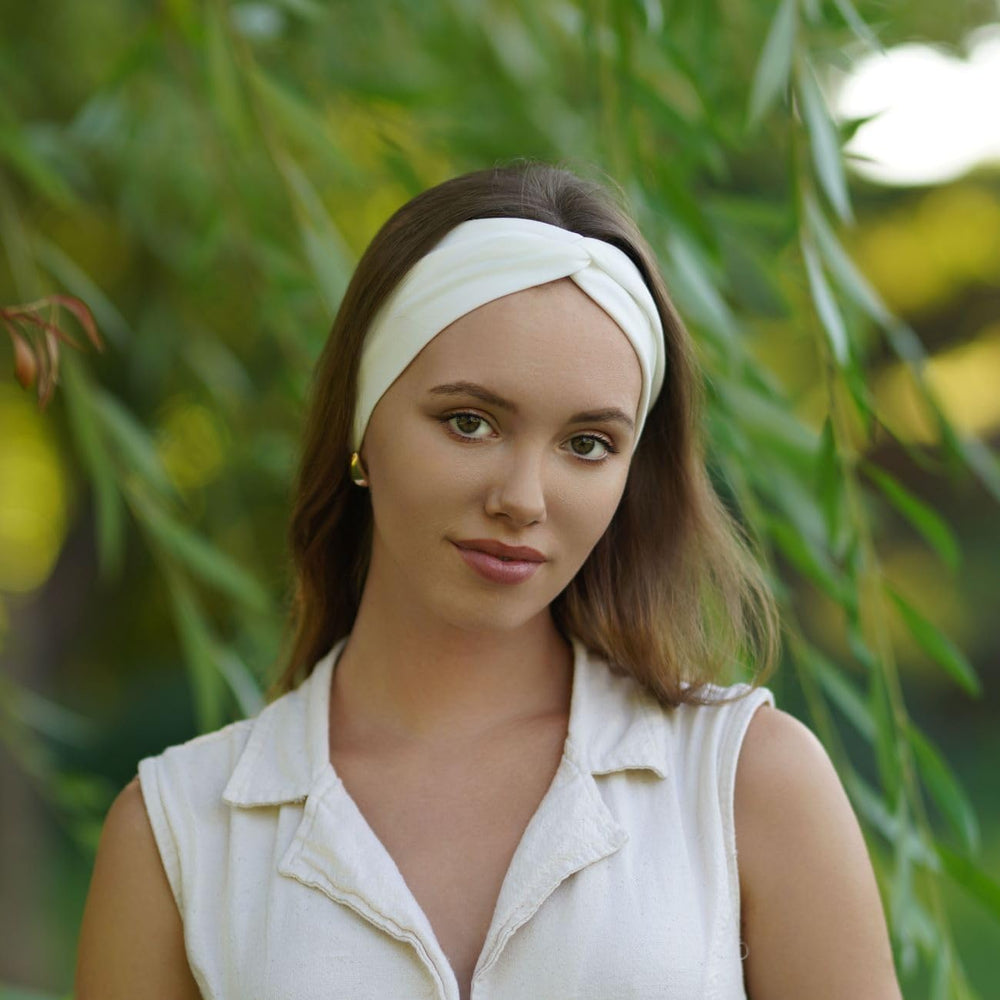 BABYGIZ headband laid flat showing dimensions and flexible stretch