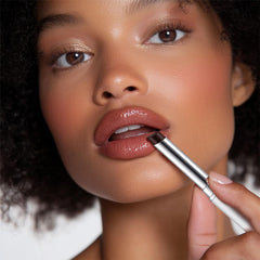 BAISEN DIARY nude shade on lips illustrating natural color enhancement