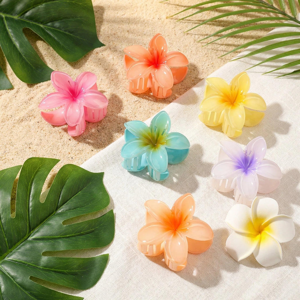 BAISEN clip worn in hair on beach conveying tropical vacation vibe