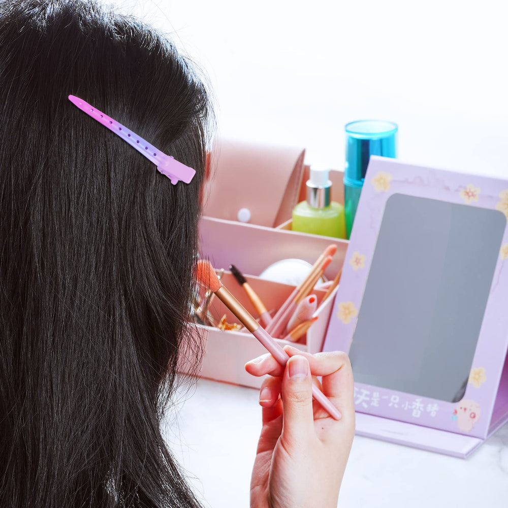 Bantoye clips on a stylist workstation showing professional organization benefit