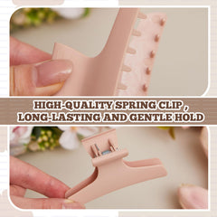 Batiyeer clip sectioning hair during coloring for precise application and control