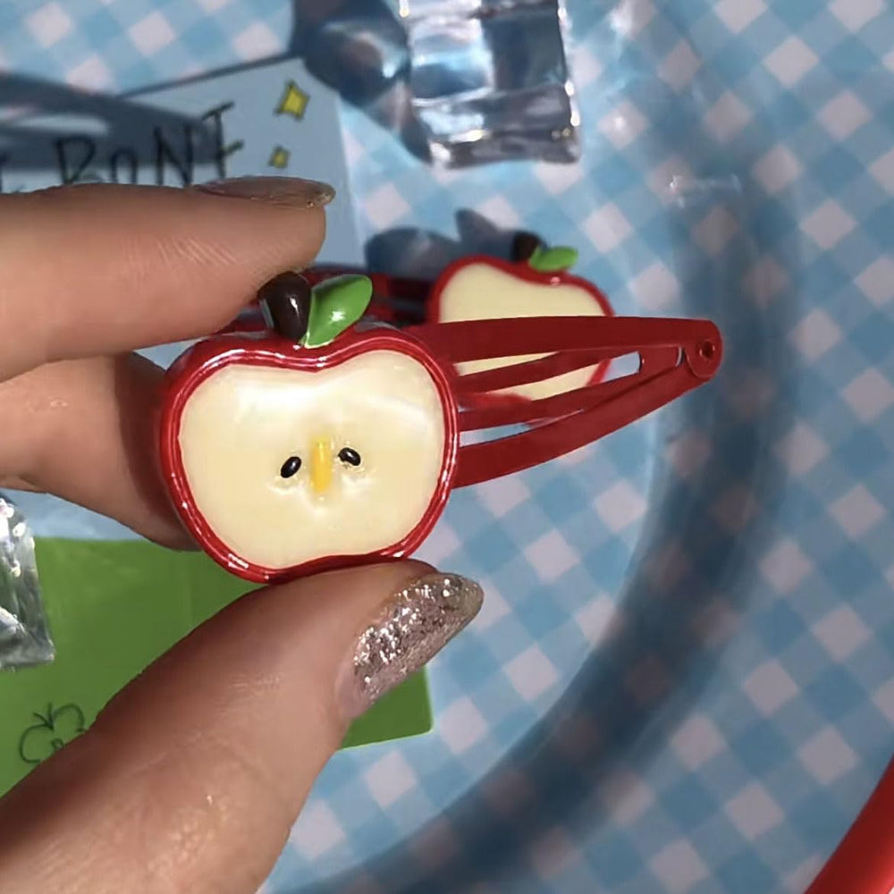 BBTDIN size scale with ruler showing compact clip dimensions for age-appropriate fit