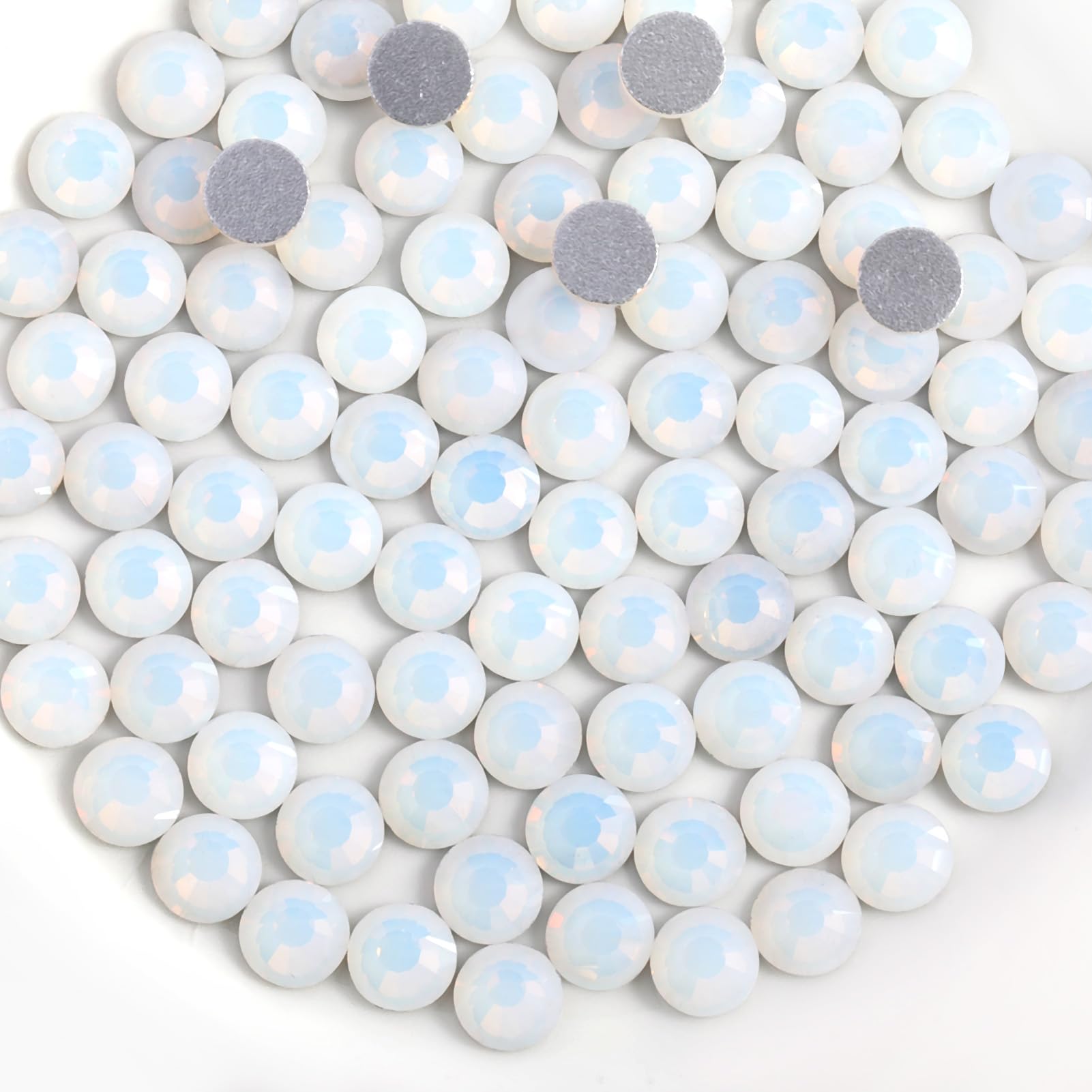 BEADSLAND close-up of SS16 facets highlighting cut clarity and reflective sparkle benefit