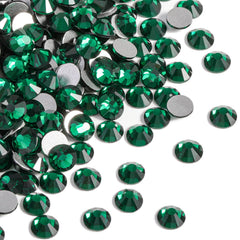 BEADSLAND close-up of SS34 facets revealing glass cut and sparkle, highlights reflective brilliance