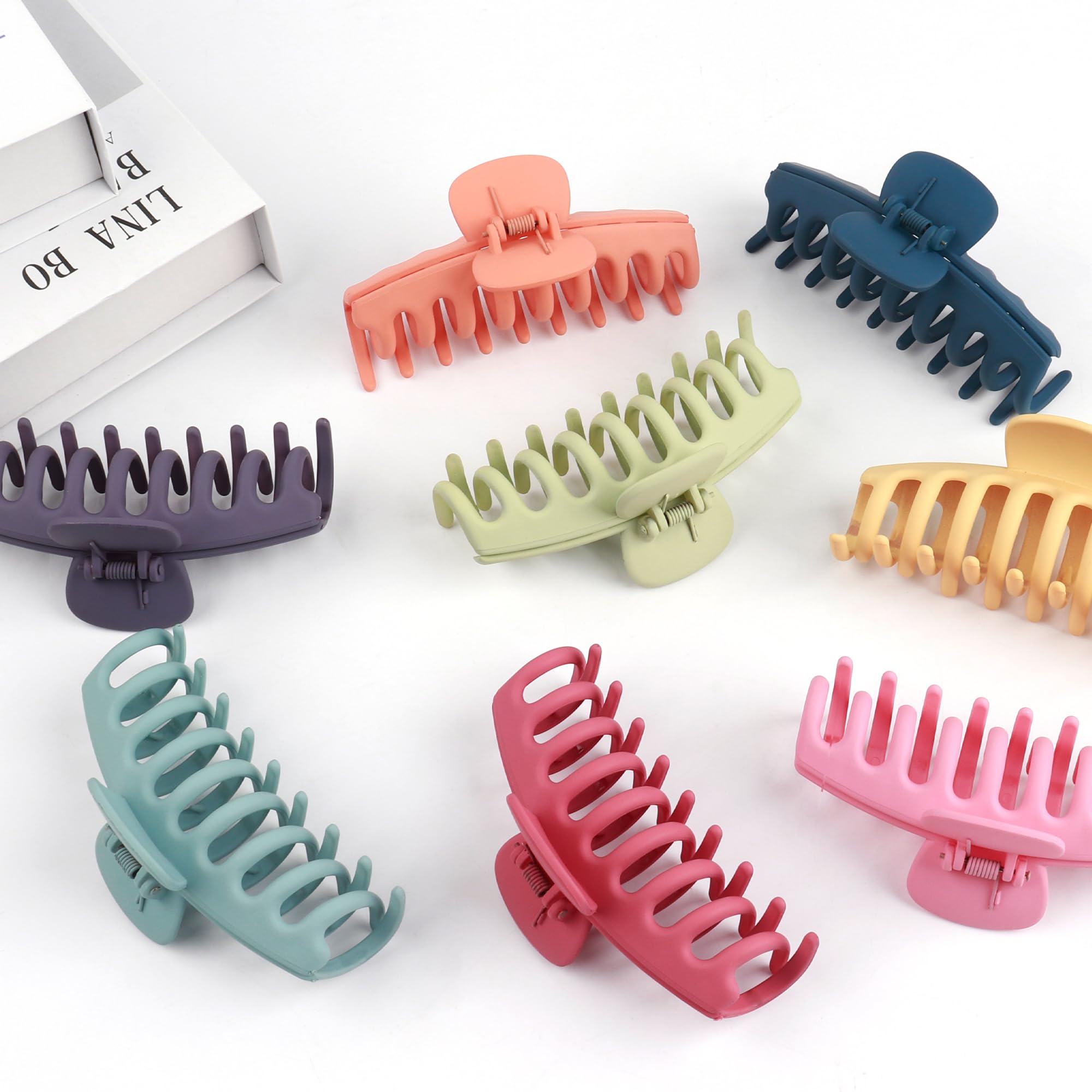Beauty.H.C close-up of clip teeth and metal spring showing strong secure grip