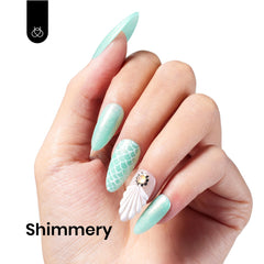 Beetles mint green swatch on fingers displaying color payoff and polish effect