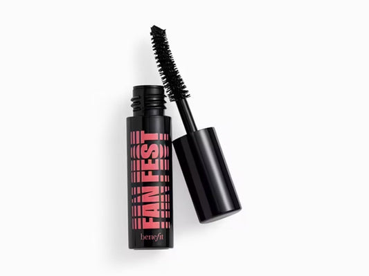 Benefit Fan Fest brush close-up showing 40° curved Full-Flex Fiber Brush for fanning benefit
