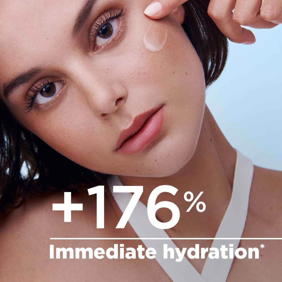 Bioderma applying serum on hand demonstrating smooth spread and instant comfort