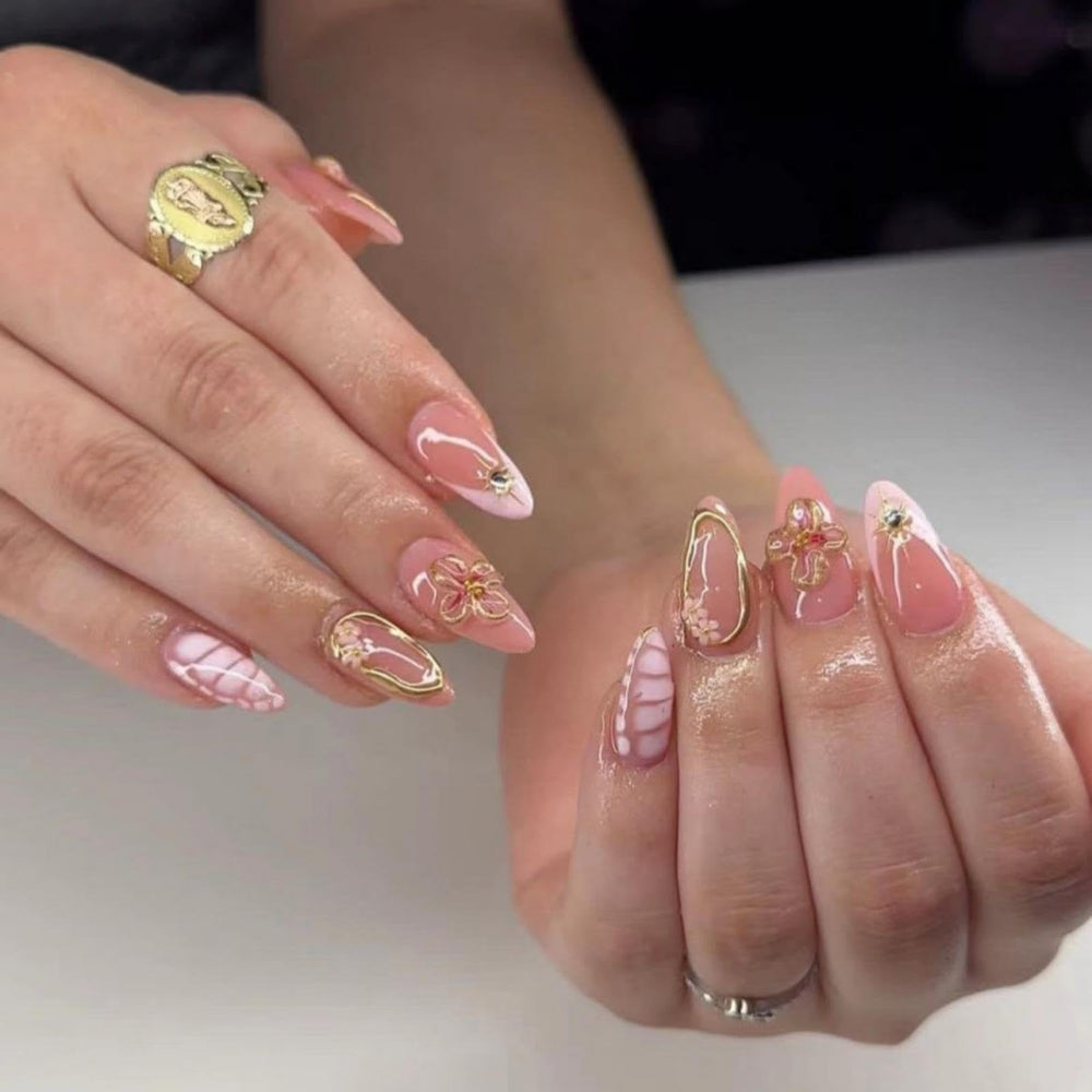 BLGTGH front display showing full 24-piece nail set and glossy finish benefit