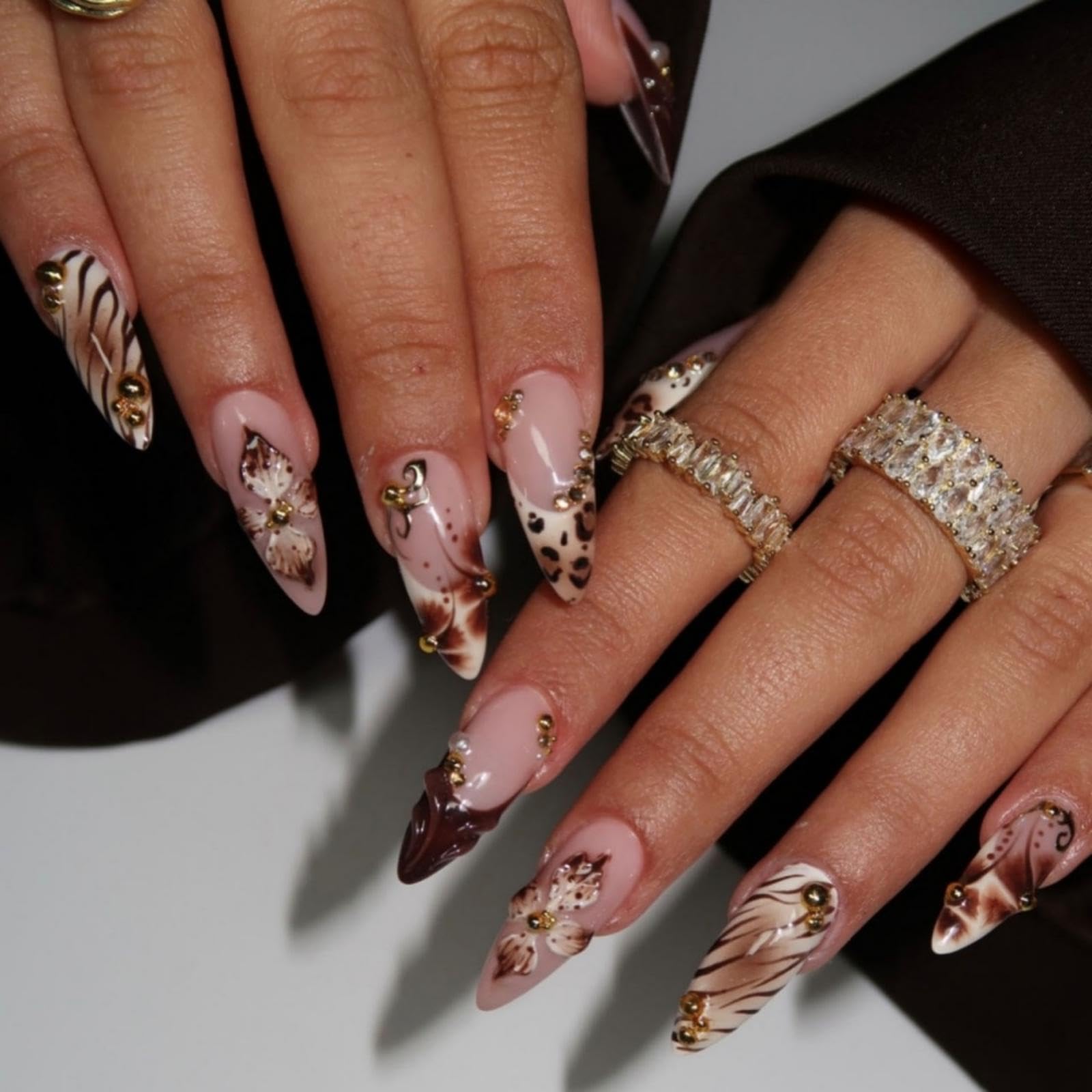 BLGTGH front view of 24-piece nail set showing glossy leopard design and charms