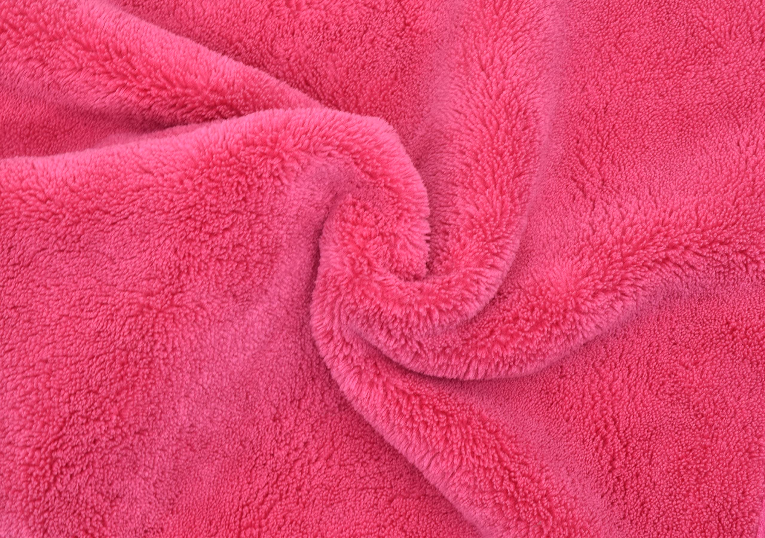 BloomSesame cloth wiping lipstick from lips showing precise, stain-free removal