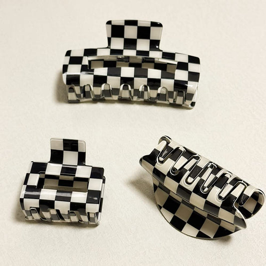 Bmobuo close-up of black and white checkered pattern highlighting texture and contrast