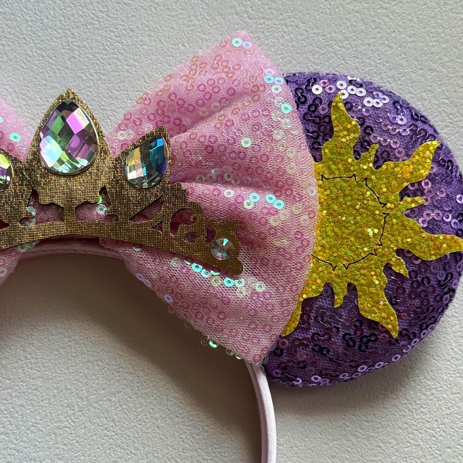 Bmobuo headband beside hand for scale, lightweight and easy-to-pack benefit